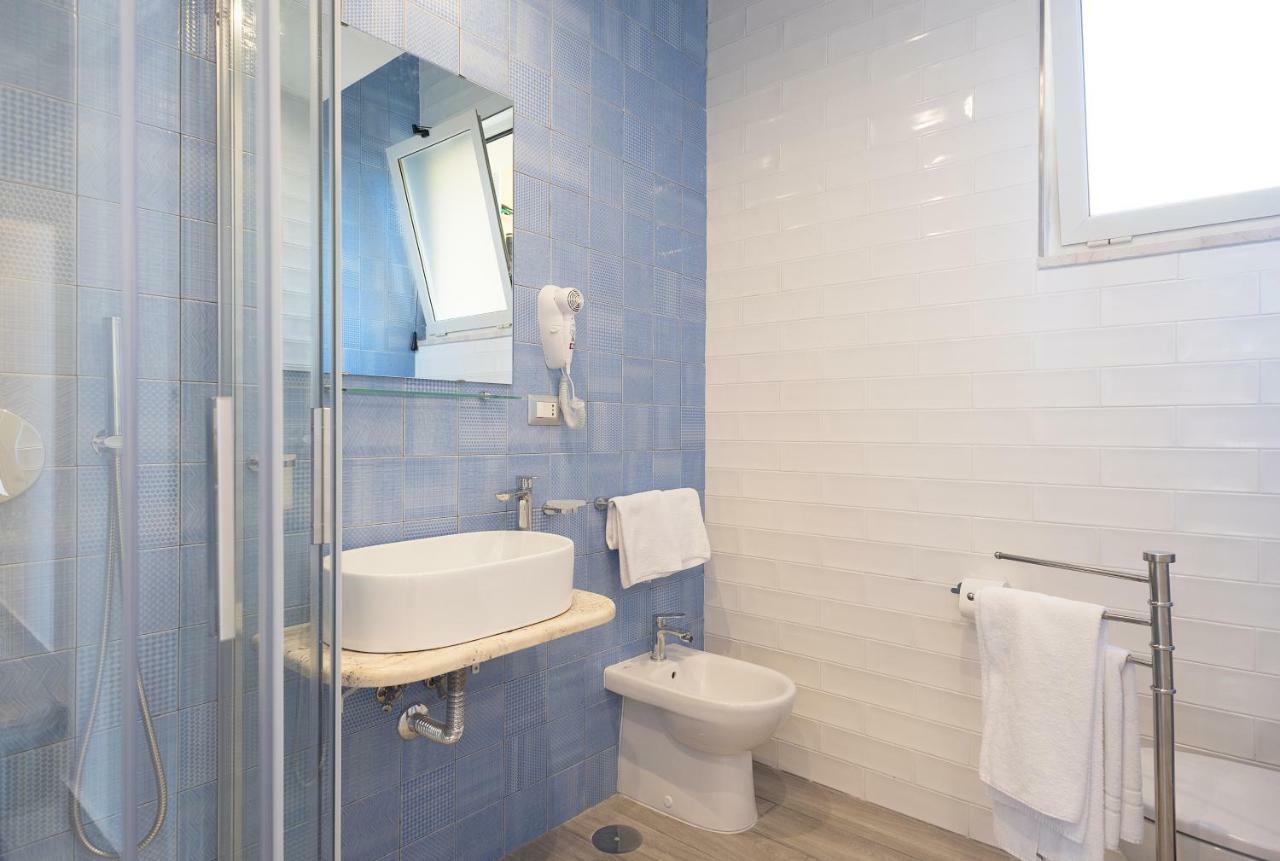 B&B Toledo One Napels Buitenkant foto